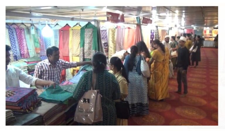 National Silk Expo becomes first choice for women, they can shop till March 18.