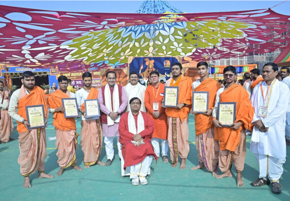 Flag hoisting at Ram Temple and completion of Bharat Utkarsh Mahayagna; 1.1 million devotees created history in Noida
